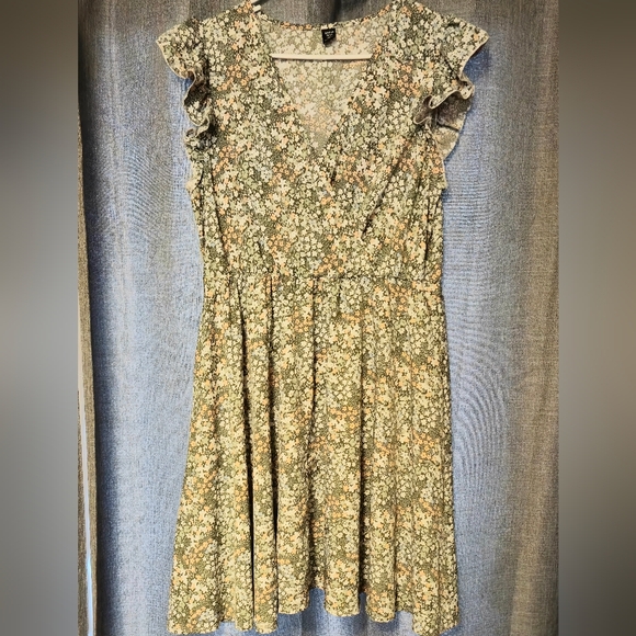 Shein Ditsy Floral Ruffle Sleeve Dress without Belt - size XL - Picture 4 of 8